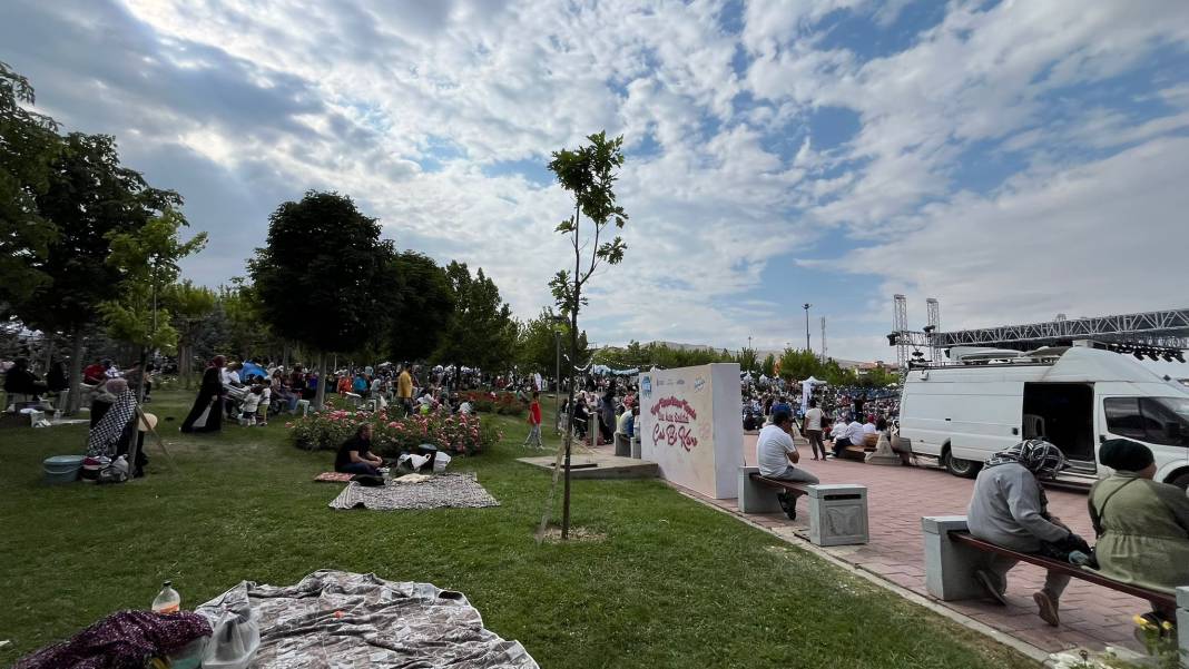 Selçuklu’da karne sevinci şenliğe dönüştü! Yüzlerce çocuk akın etti 15